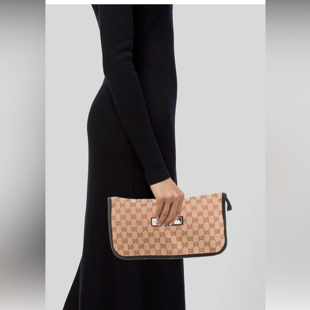 Gucci x MLB GG Canvas clutch - Picture 11 of 16